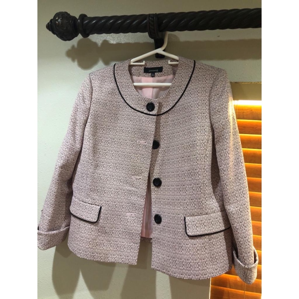 Jones wear suit four front bottoms size 16